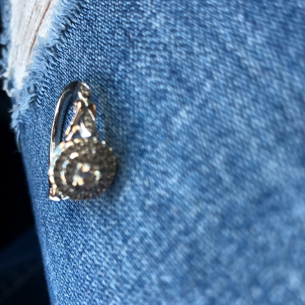 Beautiful Engagement ring - Picture 2 of 4